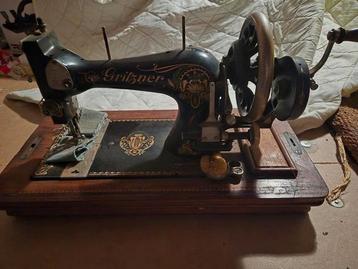Antieke Singer hand naaimachine beschikbaar voor biedingen
