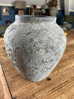 Mooie beton kleurige bloemen vaas., Huis en Inrichting, Woonaccessoires | Vazen, Minder dan 50 cm, Ophalen of Verzenden, Zo goed als nieuw