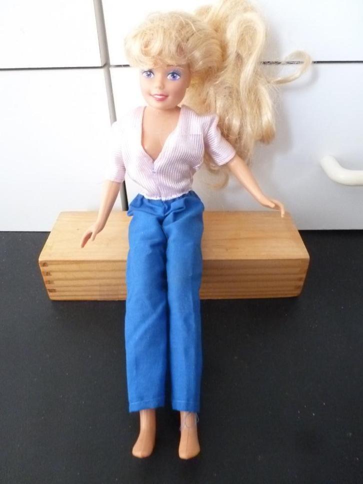 Barbie pop 2, Kinderen en Baby's, Speelgoed | Poppen, Zo goed als nieuw, Barbie, Verzenden