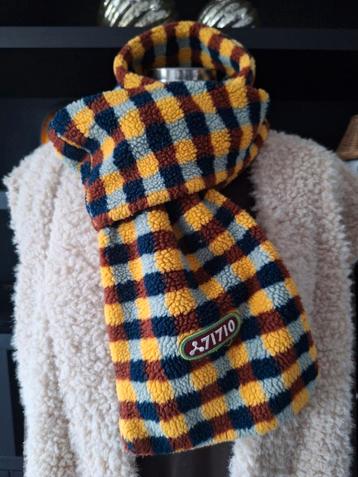 Oililiy sjaal winter beschikbaar voor biedingen