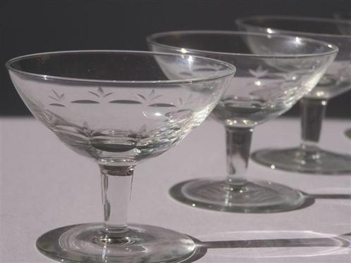 4x geslepen coupe likeur helder glas olijf blad handgemaakt, Huis en Inrichting, Keuken | Servies, Zo goed als nieuw, Overige stijlen