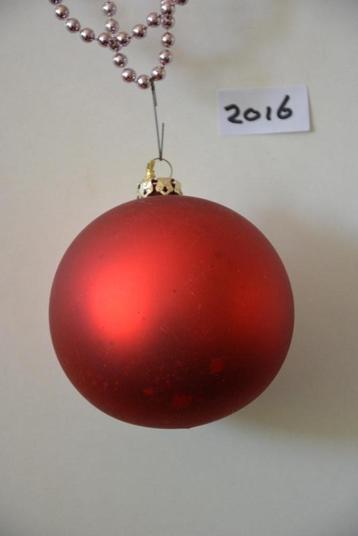 Leuke grote kerstballen beschikbaar voor biedingen