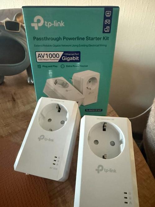 TP-Link AV1000 Gigabit Passthrough Powerline Starter Kit, Computers en Software, Netwerk switches, Zo goed als nieuw, Ophalen of Verzenden