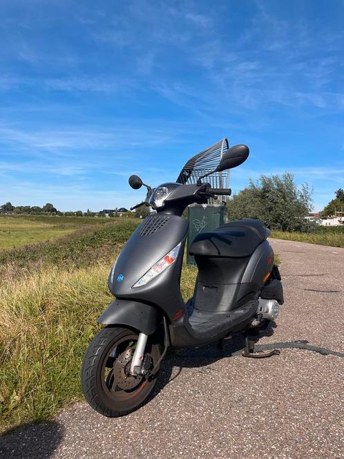 Piaggio Zip - Goed Onderhouden, geel kenteken met alarm, Fietsen en Brommers, Scooters | Piaggio, Gebruikt, Zip, Maximaal 45 km/u