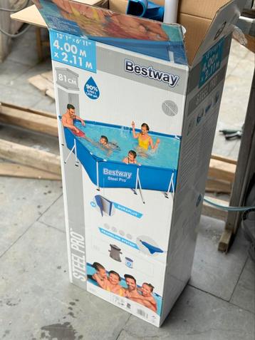 Bestway Groot Zwembad 4 bij 2,11 meter. Compleet beschikbaar voor biedingen