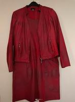 Jurk en jasje wijnroo, leatherlook, La Ligna mt 40/42, Kleding | Dames, Ophalen of Verzenden, Zo goed als nieuw, Maat 42/44 (L)
