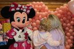 Minnie Mouse mascotte met fuchsia jurk huren of langskomen, Hobby en Vrije tijd, Feestartikelen | Verhuur, Ophalen of Verzenden