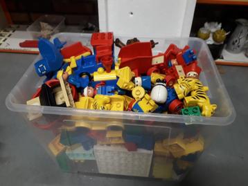 GROTE BAK VOL LEGO DUPLO I.Z.G.STAAT vaste prijs 30 EURO  beschikbaar voor biedingen