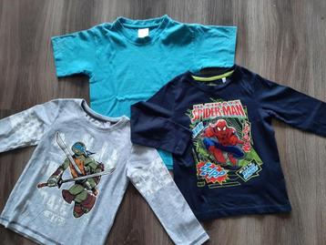 Drie prachtige kleurrijke Shirtjes in verschillende maten. beschikbaar voor biedingen