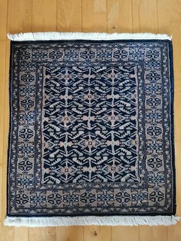 Perzisch handgeknoopt tapijt 95x 82cm beschikbaar voor biedingen