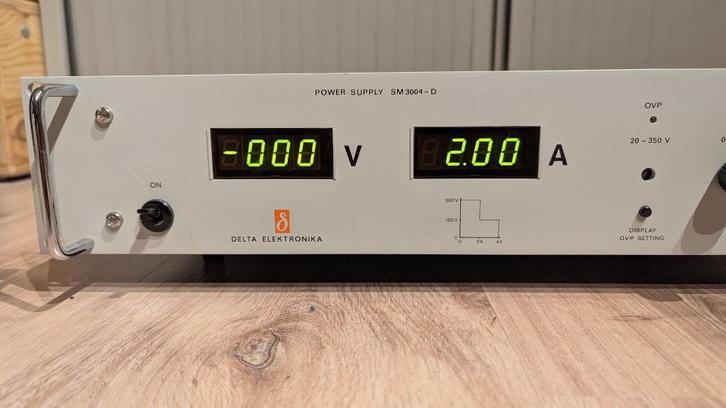 Delta Elektronika Power Supply SM3004 - D, Doe-het-zelf en Verbouw, Meetapparatuur, Gebruikt, Elektriciteit, Ophalen of Verzenden