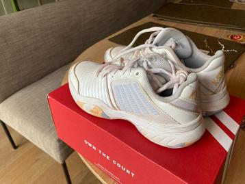 Tennisschoenen beschikbaar voor biedingen