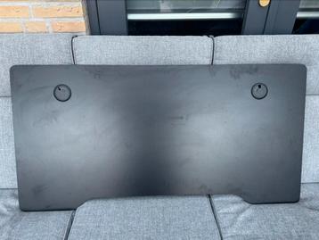 Te koop aangeboden Een zwarte Gamer bureau
