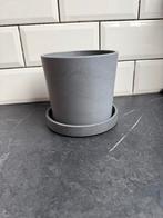 Grijze BOYSENBÄR Bloempot - IKEA, Tuin en Terras, Ophalen, Rond, Binnen, Zo goed als nieuw