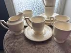 Kop en Schotel Set met Melkkan, Huis en Inrichting, Keuken | Servies, Gebruikt, Ophalen of Verzenden, Effen, Kop(pen) en/of Schotel(s)