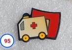 Pin Rode kruis L, Verzamelen, Speldjes, Pins en Buttons, Verzenden, Gebruikt