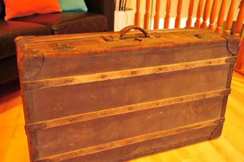 Antieke grote hutkoffer uit periode rond 1900, Antiek en Kunst, Antiek | Meubels | Stoelen en Banken, Ophalen of Verzenden