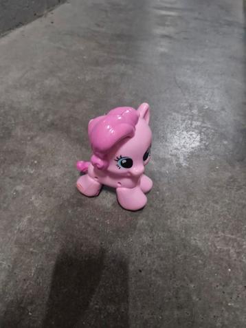 Bewegend roze hondje beschikbaar voor biedingen