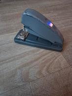 Vintage antieke Nietmachine Grijs metaal 1950 € 5,65, Ophalen of Verzenden, Zo goed als nieuw