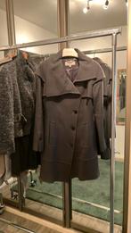 Donkergrijze winterjas merk Karen Millen maat 42, Kleding | Dames, Maat 38/40 (M), Karen Millen, Ophalen of Verzenden, Zo goed als nieuw