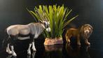 Schleich Afrika: Oryx Antilope met leeuw, Verzamelen, Dierenverzamelingen, Ophalen of Verzenden, Zo goed als nieuw, Paard, Beeldje of Figuurtje