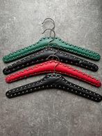 Vintage/ retro kledinghanger van skai met studs, Ophalen of Verzenden, Zo goed als nieuw, Kunststof, Kinderen en Volwassenen