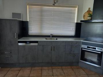Keuken Betonlook / antraciet incl apparatuur  beschikbaar voor biedingen