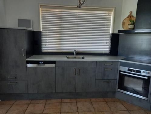 Keuken Betonlook / antraciet incl apparatuur, Huis en Inrichting, Keuken | Complete keukens, Gebruikt, Hoekkeuken, Grijs, Kunststof