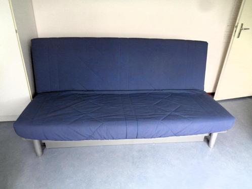 Slaapbank met daaronder bergbak, Huis en Inrichting, Slaapkamer | Slaapbanken, Gebruikt, 140 cm, 200 cm, Tweepersoons, Blauw, Ophalen