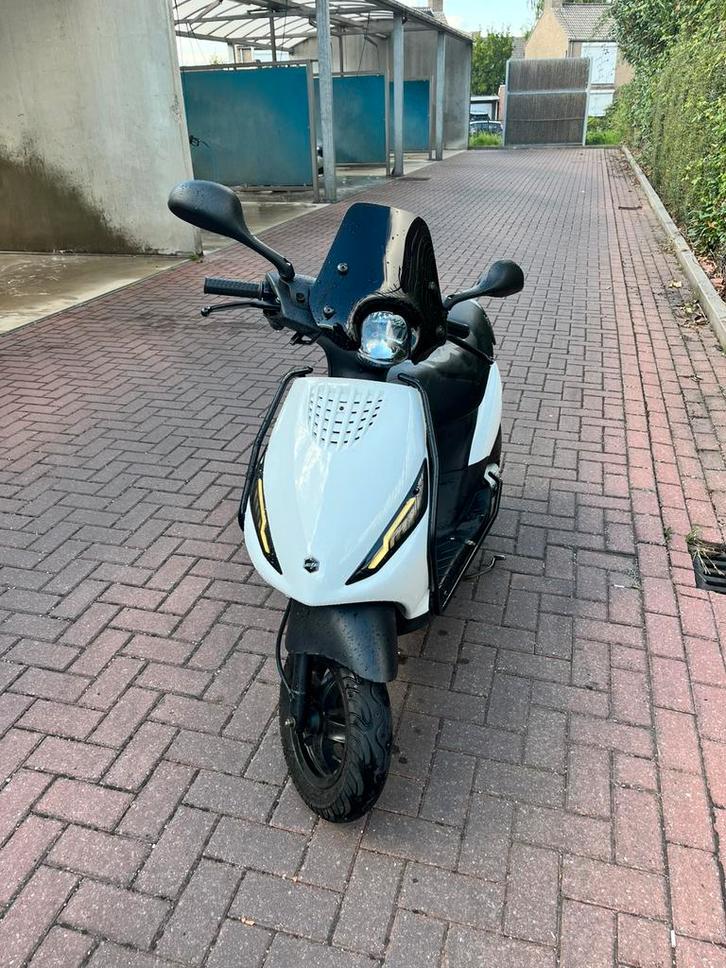 Zip 4t, Fietsen en Brommers, Scooters | Piaggio, Zo goed als nieuw, Zip, Benzine, Ophalen