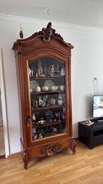 Driedelige vitrinekast met geslepen glas en mooi houwerk, Ophalen, 50 tot 100 cm, 150 tot 200 cm, 25 tot 50 cm