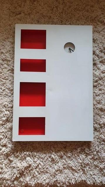 Magneetbord met vakken en klokje 55x82cm BxH beschikbaar voor biedingen