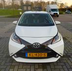 Toyota Aygo 2016 VVT-i x-play Wit 5.883KM  NAP, Auto's, Voorwielaandrijving, Stof, Zwart, 4 stoelen
