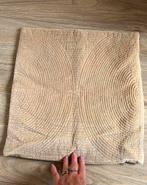 Mooi gelig fluweel kussenhoesje regenboog patroon / japandi, Ophalen of Verzenden, Zo goed als nieuw, Beige, Vierkant