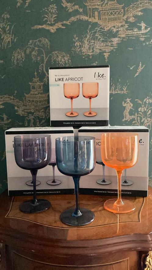Villeroy & boch like glazen gekleurd op voet wijnglas, Huis en Inrichting, Keuken | Servies, Zo goed als nieuw, Glas of Glazen