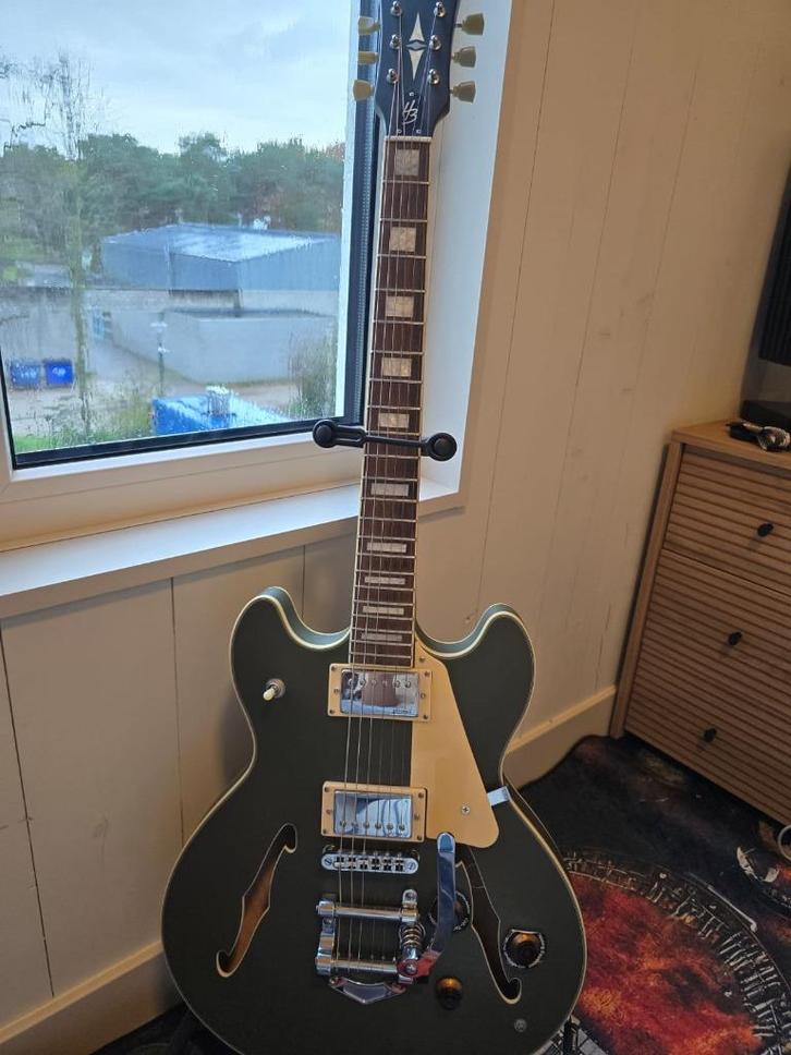 HarleyBenton HB-35Plus Tremelo VINTAGE SERIE+BOSS VoetPedal, Muziek en Instrumenten, Snaarinstrumenten | Gitaren | Elektrisch