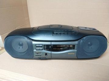 Sanyo Draagbare Radio Cassetterecorder MCD-Z3F 17 watt boxen beschikbaar voor biedingen