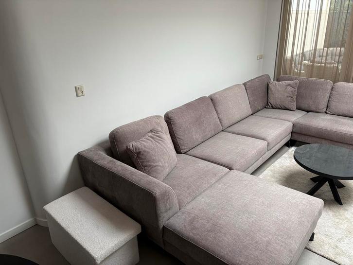 Ruime hoekbank in goede staat 1 jaar oud, Huis en Inrichting, Banken | Bankstellen, Zo goed als nieuw, Hoekbank, Vierpersoons of meer