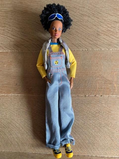 1998 Generation Girl Barbie Nichelle 1st edition #20966, Verzamelen, Poppen, Zo goed als nieuw, Fashion Doll, Ophalen of Verzenden