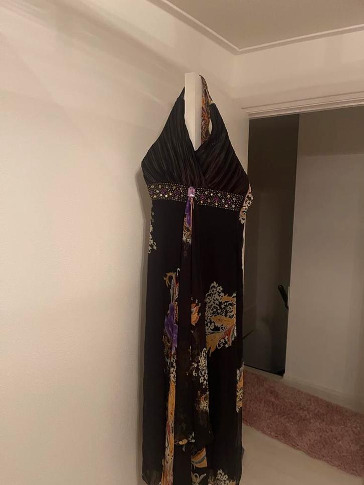 Elegante lange feestjurk met satijnen jasje (kort), Kleding | Dames, Jurken, Zo goed als nieuw, Maat 38/40 (M), Zwart, Onder de knie