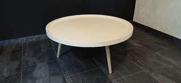 Witte ronde salon tafel beschikbaar voor biedingen