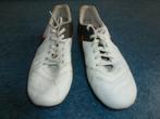 1 paar wit met oranje NIKE voetbalschoenen maat 42, Ophalen of Verzenden, Zo goed als nieuw, Nike, Jongen of Meisje
