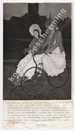 Burgers E.N.R. rijwielenfabriek jubileum Deventer persfoto, Gebruikt, Verzenden, Foto, 1940 tot 1960