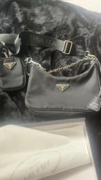 Prada Re-Edition 2005 Schoudertas, Ophalen of Verzenden, Zo goed als nieuw, Zwart, Schoudertasje