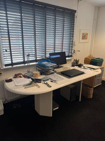 GRATIS Eettafel in wit, retro vintage uittrekbaar beschikbaar voor biedingen