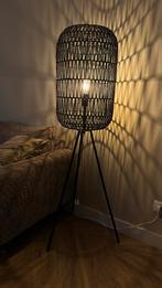 Zwarte vloerlamp - Sfeervolle Verlichting, Huis en Inrichting, Lampen | Vloerlampen, Ophalen of Verzenden, Zo goed als nieuw, Metaal