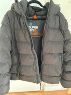 Superdry pufferjas met capuchon, Kleding | Heren, Jassen | Winter, Maat 48/50 (M), Zwart, Ophalen of Verzenden, Gedragen