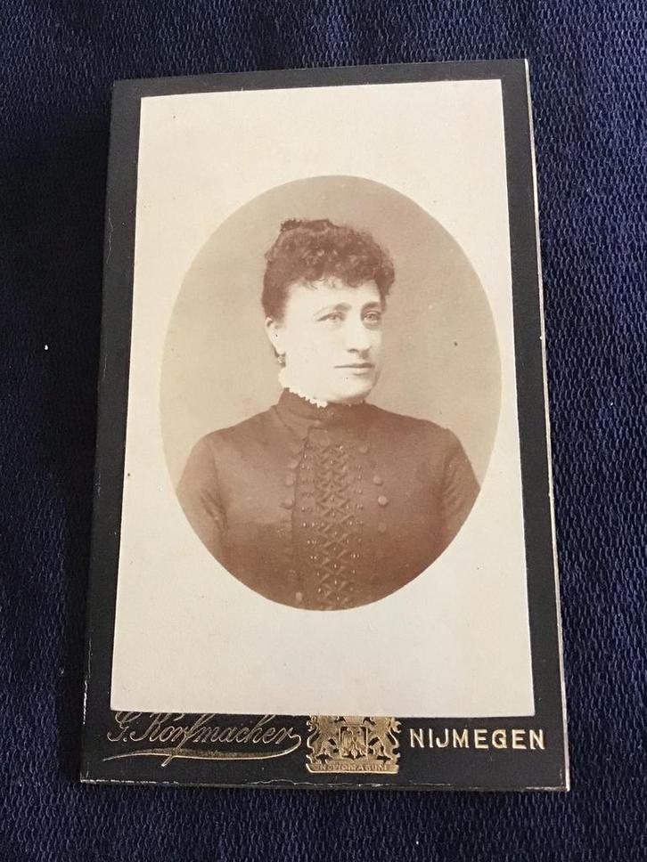 CDV, Vrouw, G. Korfmacher, Nijmegen, Carte de Visite, Verzamelen, Foto's en Prenten, Gebruikt, Foto, Voor 1940, Ophalen of Verzenden