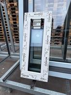 Kunststof kozijn met rooster 26x64cm NIEUW, Ophalen of Verzenden, Gebruikt, Gevelraam of Ruit, Minder dan 80 cm