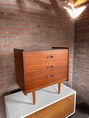 Vintage ladekastje met 3 lades - Zweeds design beschikbaar voor biedingen